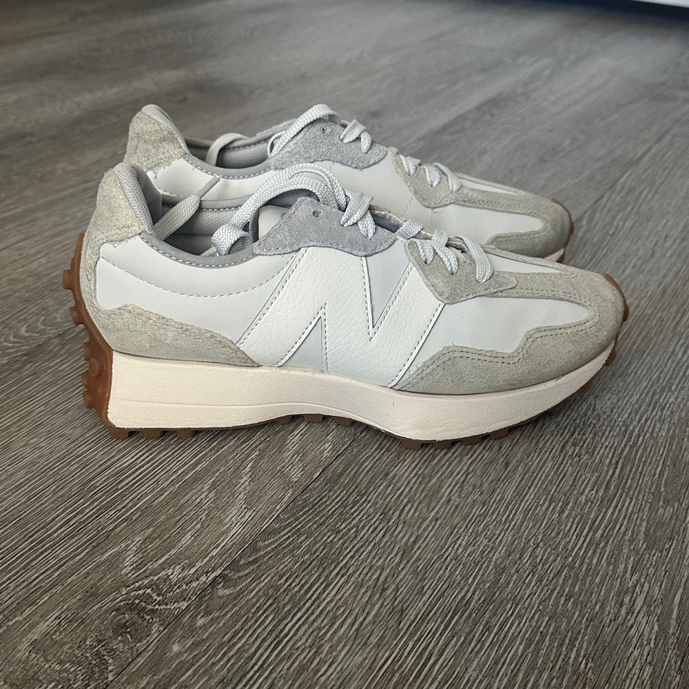 New Balance 327 men’s sz 6 (women’s sz 7.5) - New